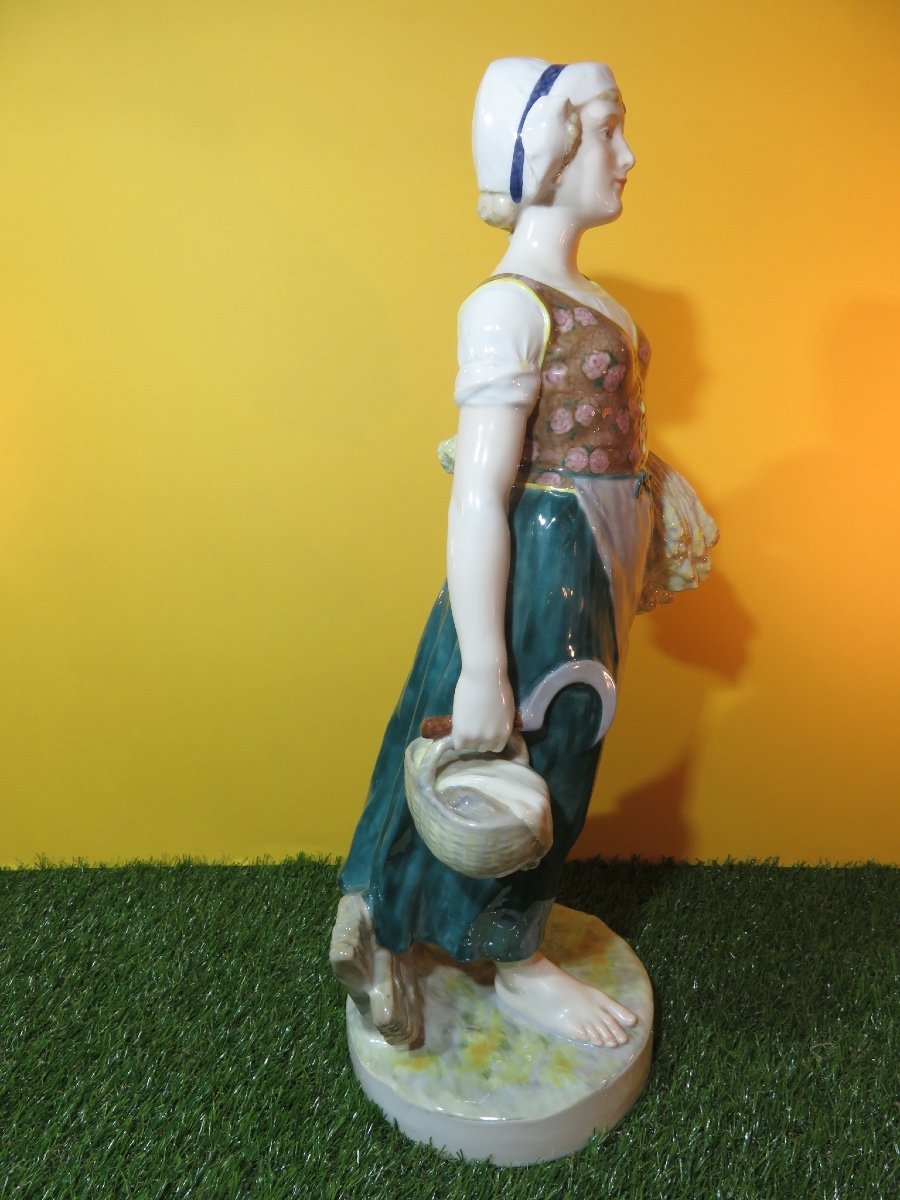 Grand sujet féminin en porcelaine polychrome (HT : 51 cm)" le retour des champs " années 1900-photo-2