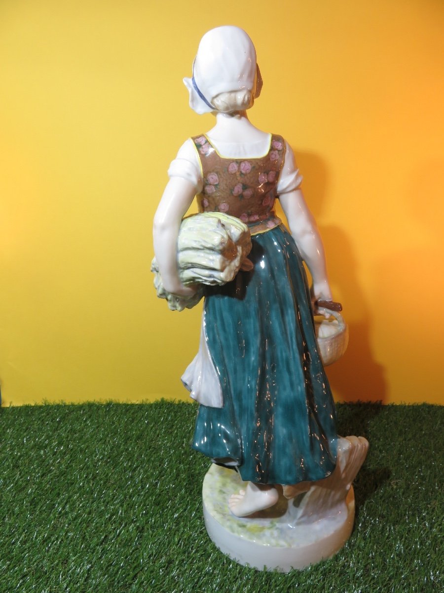 Grand sujet féminin en porcelaine polychrome (HT : 51 cm)" le retour des champs " années 1900-photo-3