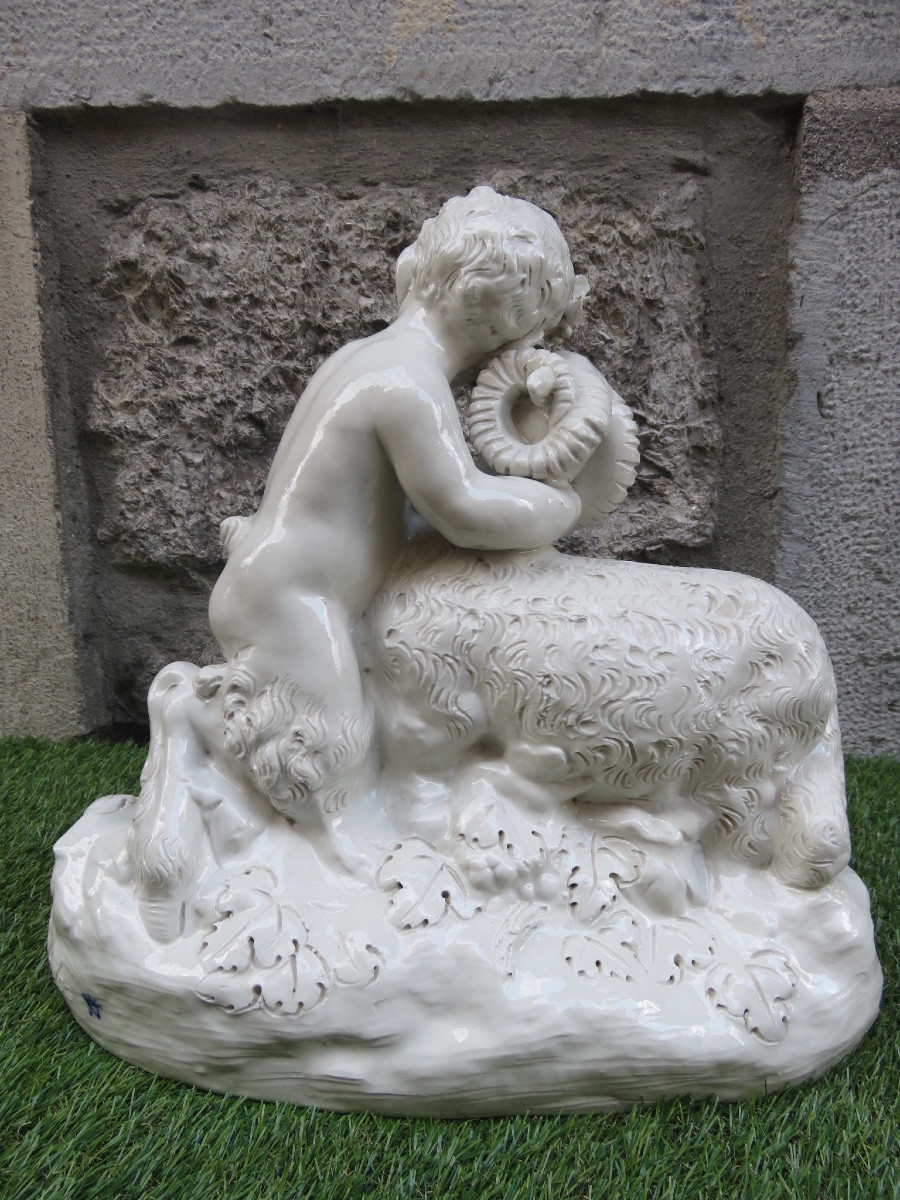 Groupe en porcelaine présentant un petit satyre et un bélier signé Joseph .d' Aste Capodimonte -photo-4