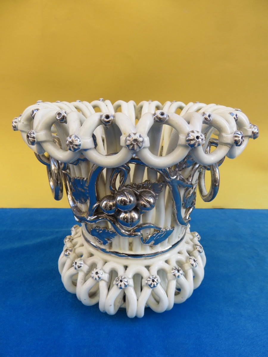 Cache pot en faïence de Langeais , décor platine , signé Charles de Boissimon  XIX ème