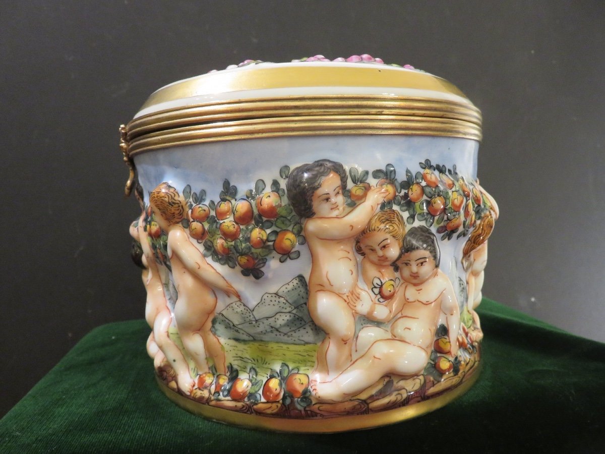 Capodimonte Porcelain Box, Mark In Blue With N Crowned XIX-photo-1