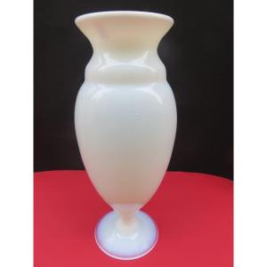 Baluster Vase In White Opaline XIXth (height 37 Cm)