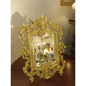 Miroir à poser ou à suspendre  ( Hauteur 50 cm ) en bronze doré , de style Rocaille XIX ème
