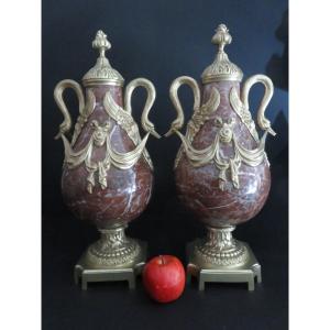 Pair Of Large Cassolettes (50 Cm) In Pink And White Marble Decorated With Swans, In Bronze XIX