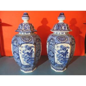 Pair Of Covered Vases, With Fluted Bellies, In Delft Earthenware (ht 46 Cm), Early 20th Century