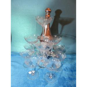 Onze coupes à champagne en cristal de Baccarat modèle " Nancy "