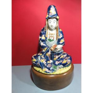 Sujet ,statuette représentant la déesse japonaise  " Kannon" en porcelaine polychrome,  XX ème