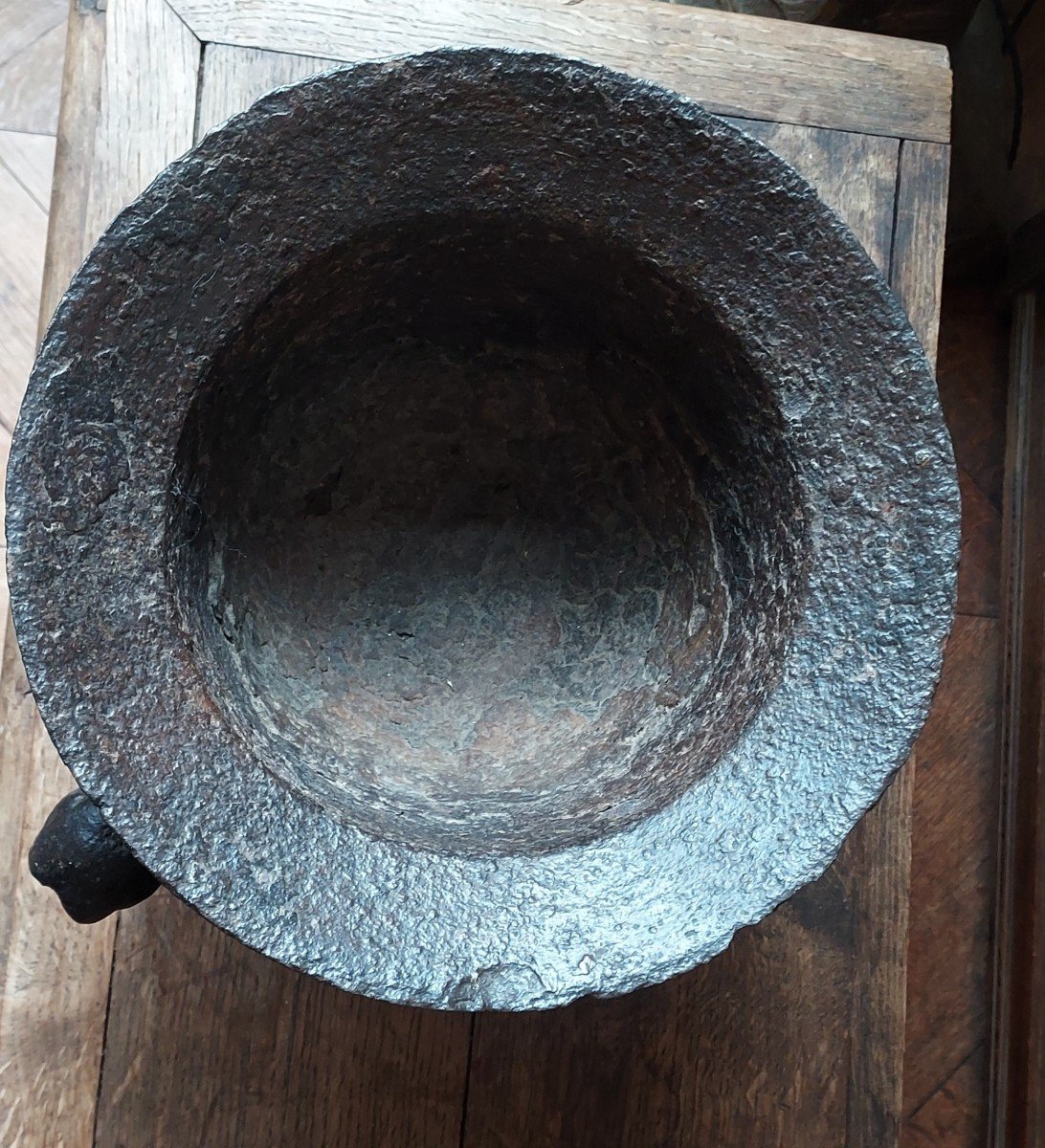 Spectacular Gothic Cast Iron Mortar -photo-3