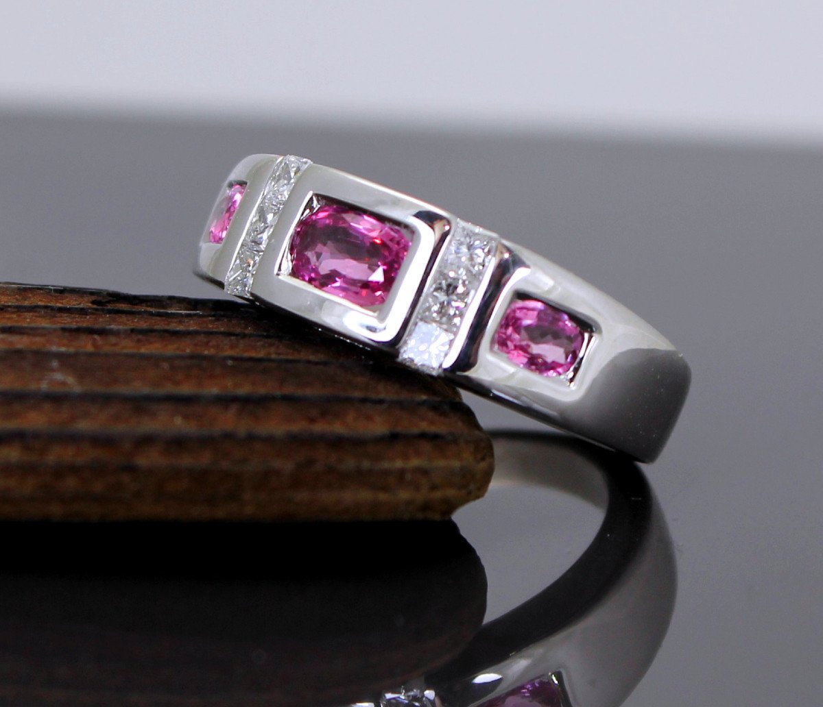 Gold Ring, Pink Sapphire And Diamonds