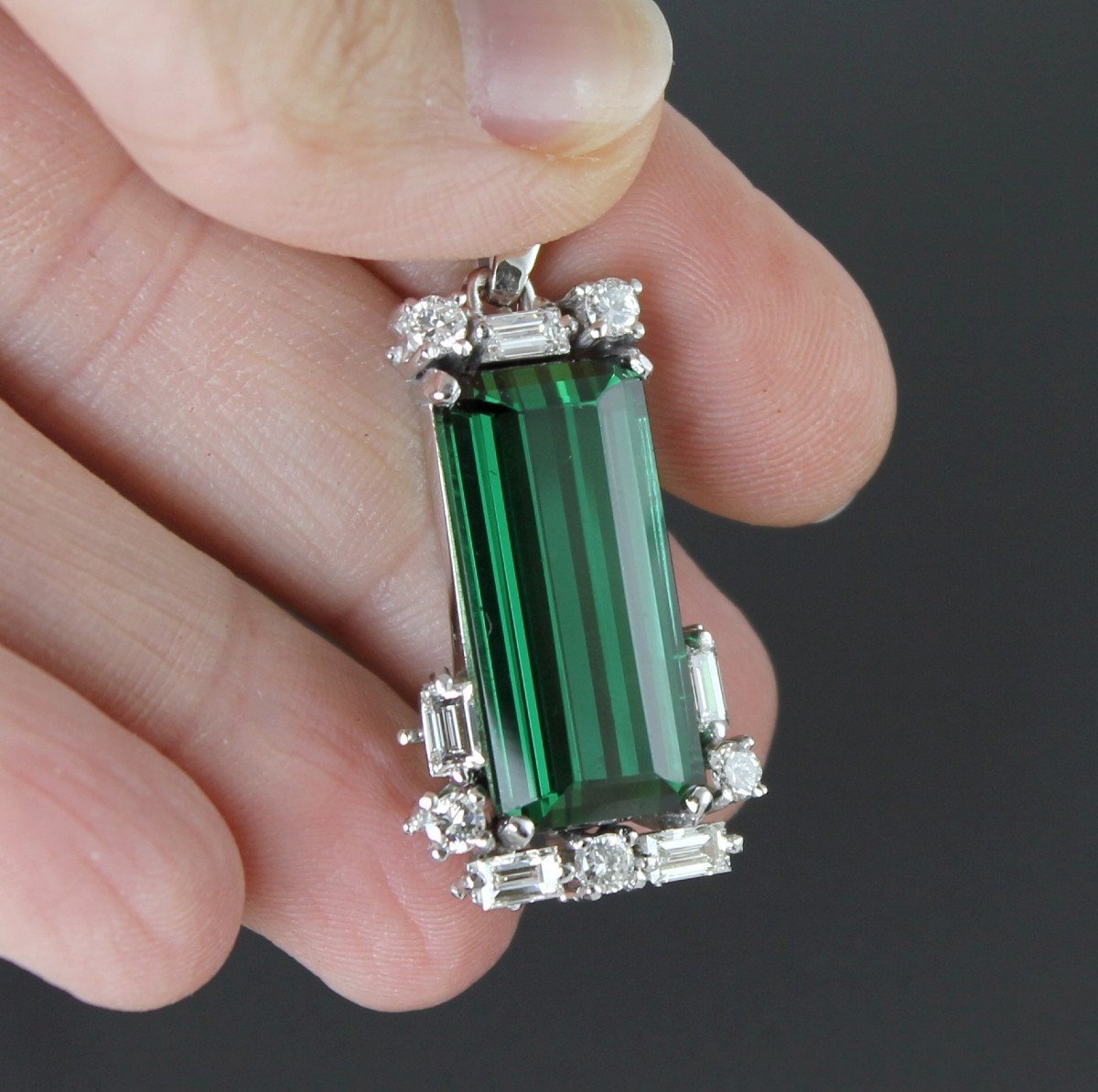 Gold Pendant, Green Tourmaline (+16 Ct) And Diamonds (+/-1 Ct)-photo-3