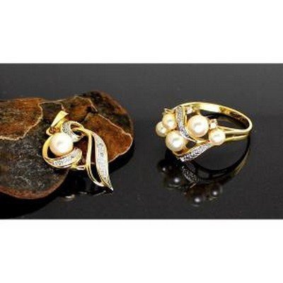 Gold And Cultured Pearl Set