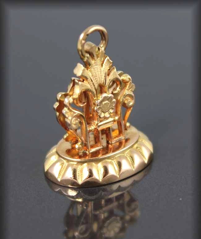 Pendant - Gold Seal Stamp, 19th Century.-photo-1