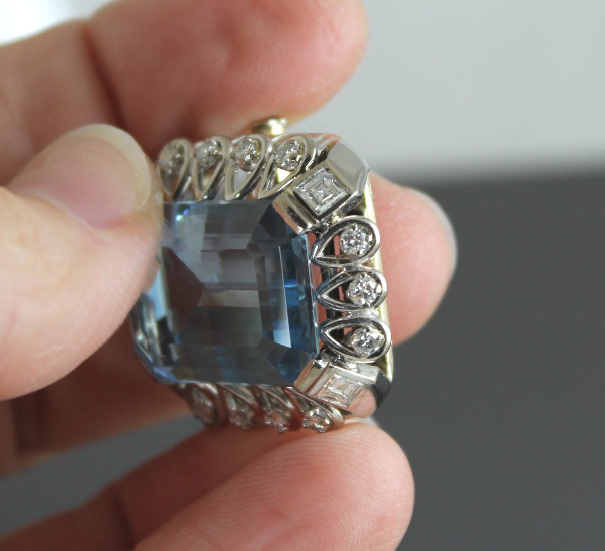 Aquamarine (+/-18 Ct) And Diamond Brooch-photo-6