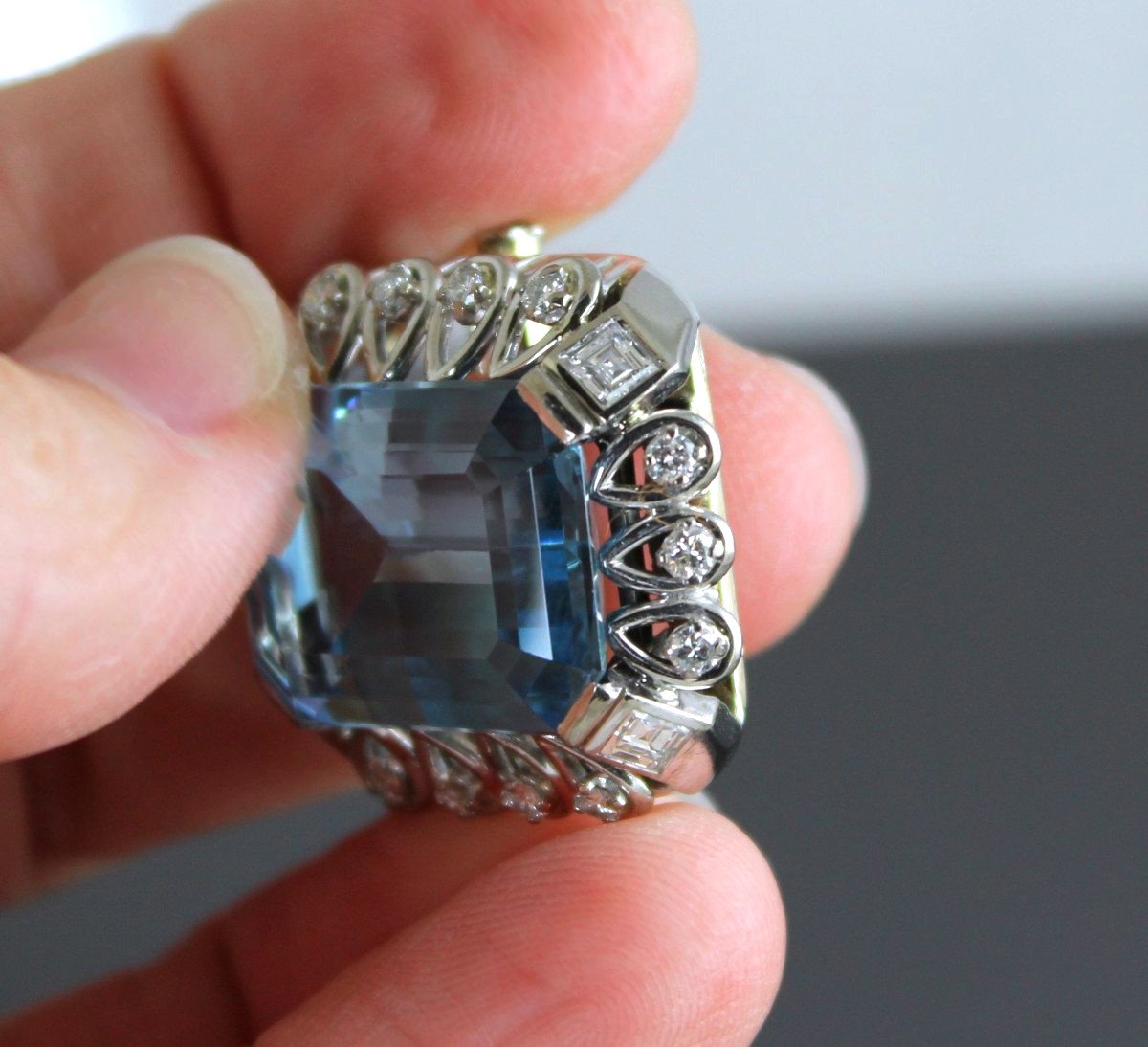 Aquamarine (+/-18 Ct) And Diamond Brooch-photo-4