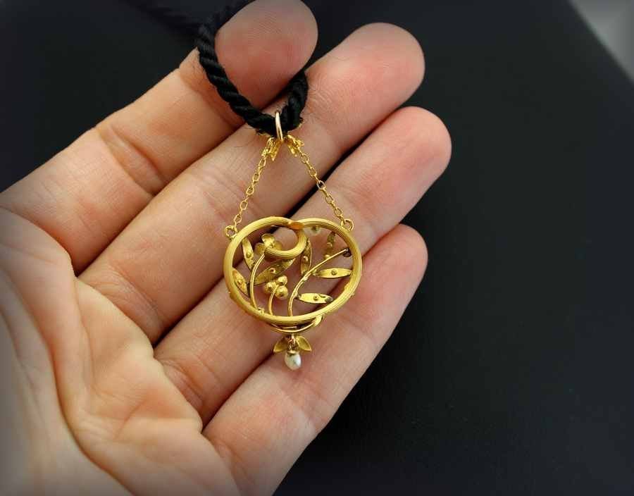 Gold Pendant, Art Nouveau-photo-2