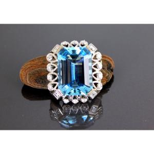 Aquamarine (+/-18 Ct) And Diamond Brooch