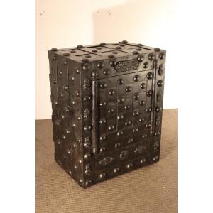 Studded Safe