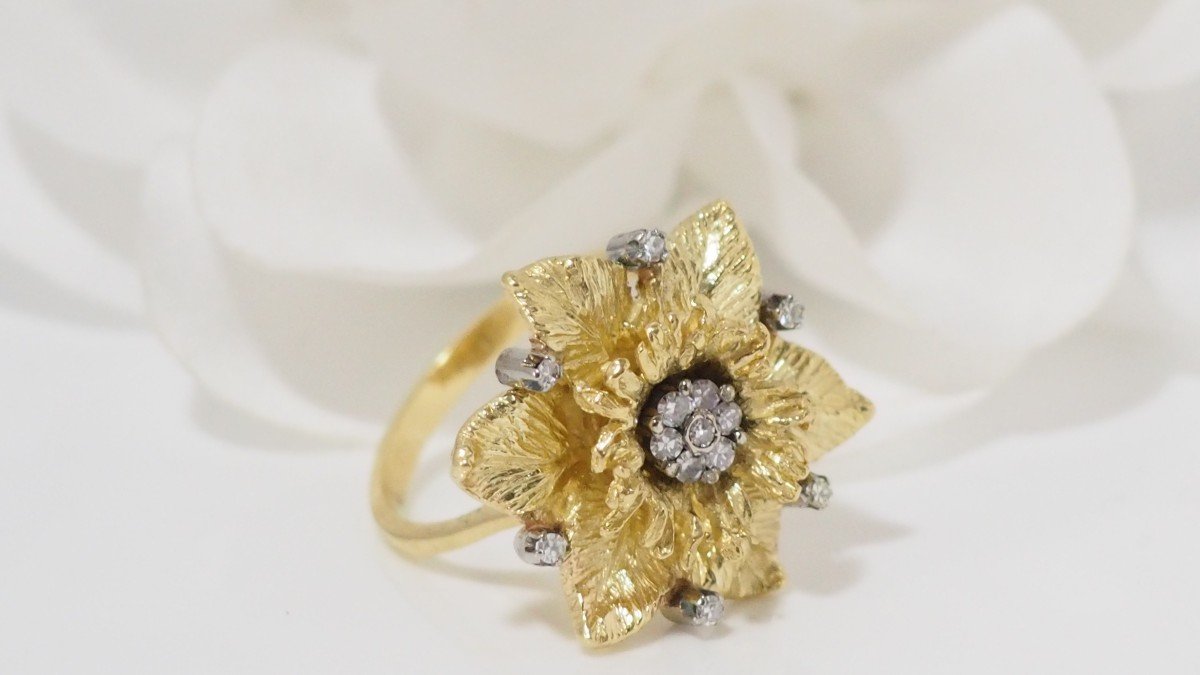 Flower Ring In Yellow Gold And Diamonds-photo-2