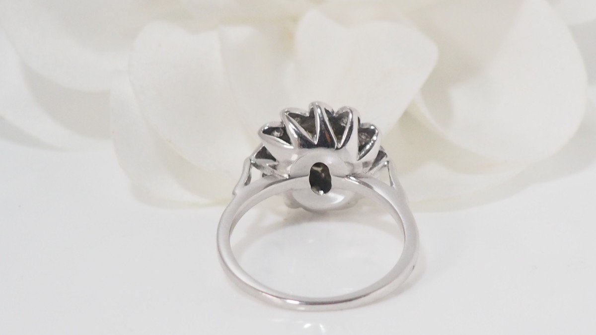 Daisy Ring In White Gold And Diamonds-photo-4
