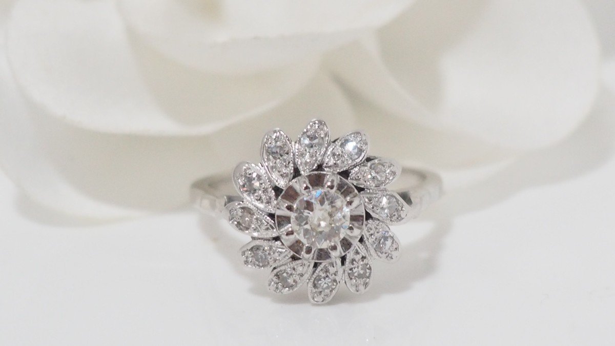 Daisy Ring In White Gold And Diamonds