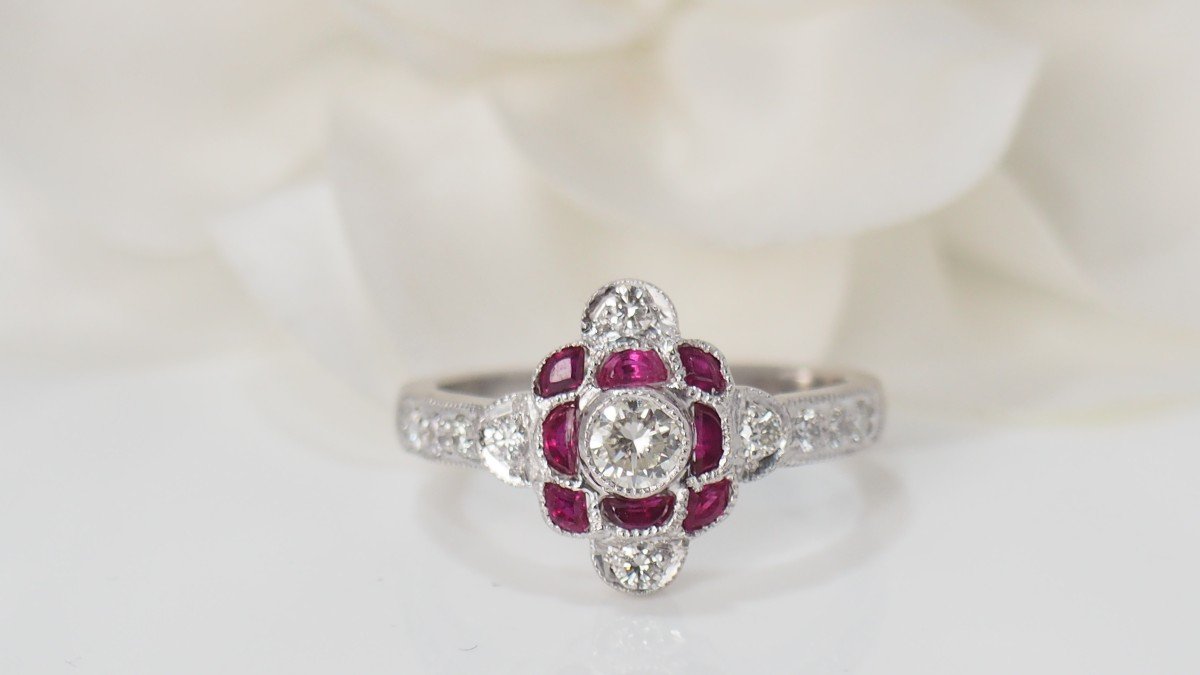 Bague En Or Blanc, Rubis Calibrés Et Diamants-photo-2