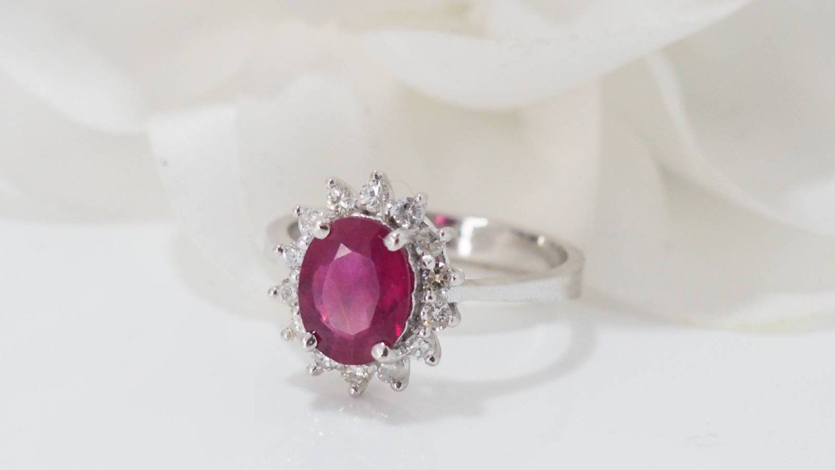 Daisy Ring In White Gold, Oval Ruby And Diamonds-photo-4