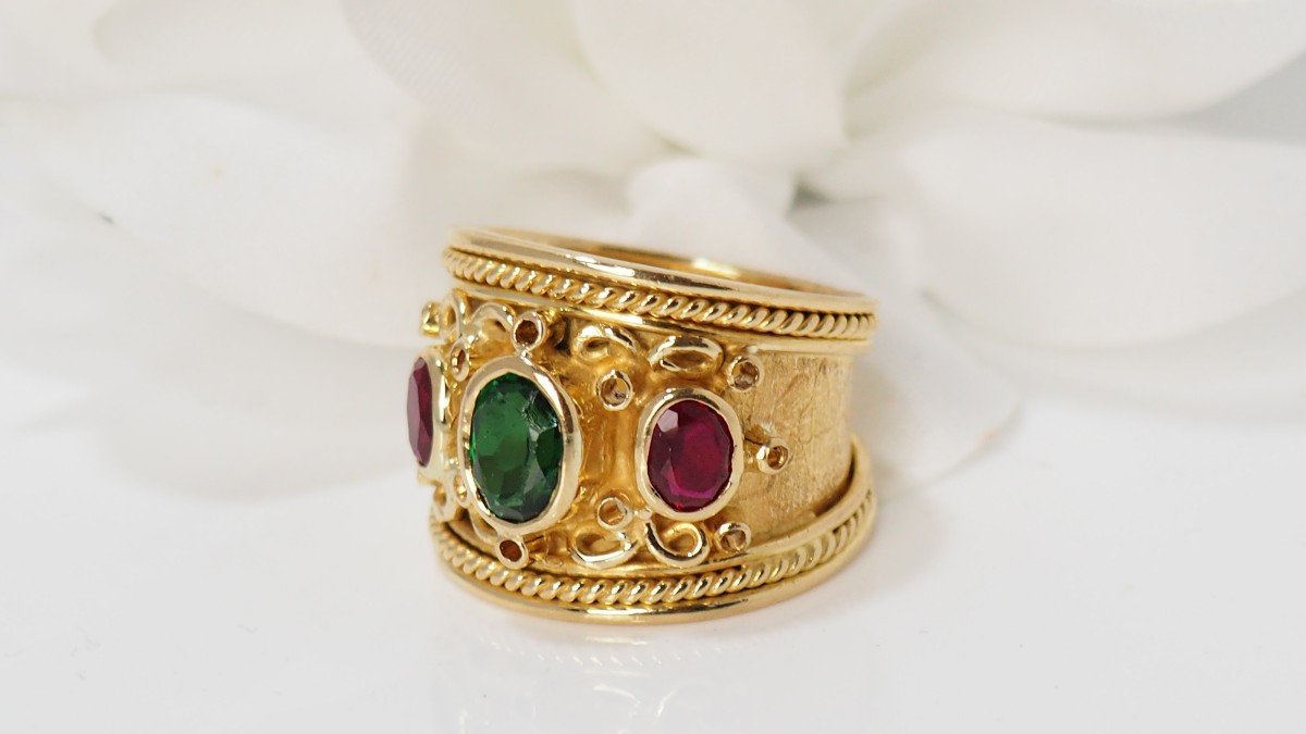 Ribbon Bangle Ring In Ruby Yellow Gold And Green Stone-photo-4