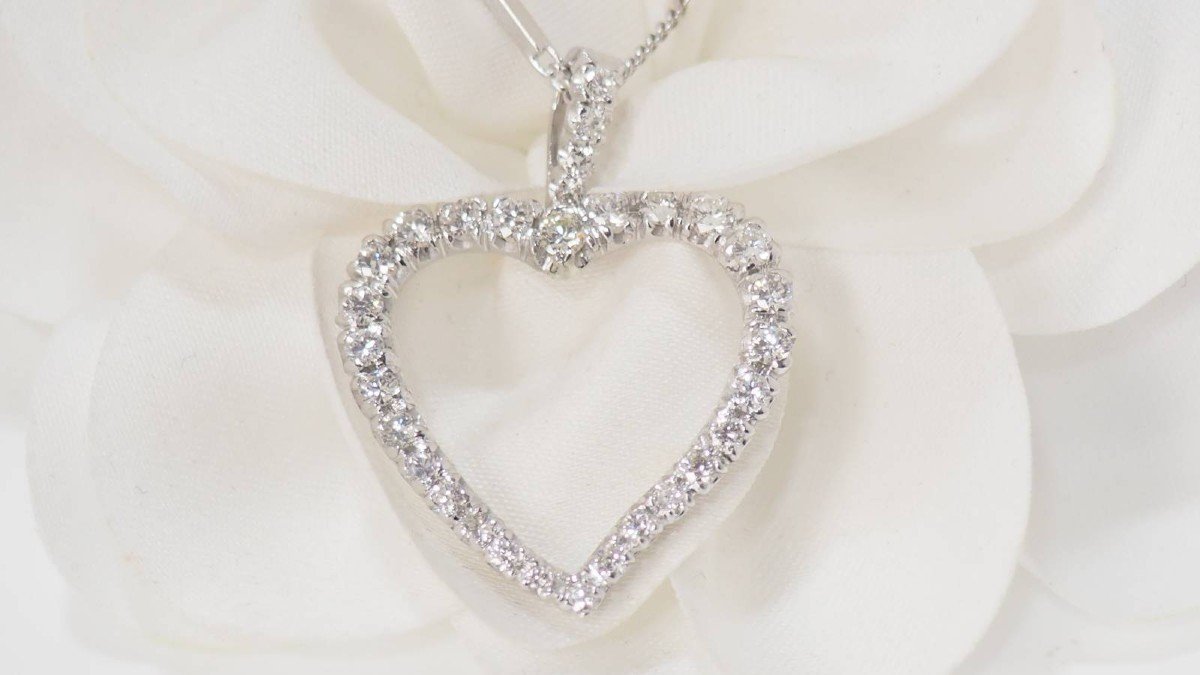 Heart Necklace In White Gold And Diamonds-photo-2