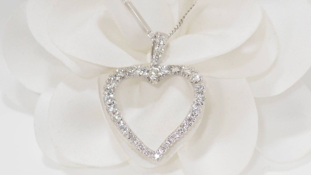 Heart Necklace In White Gold And Diamonds