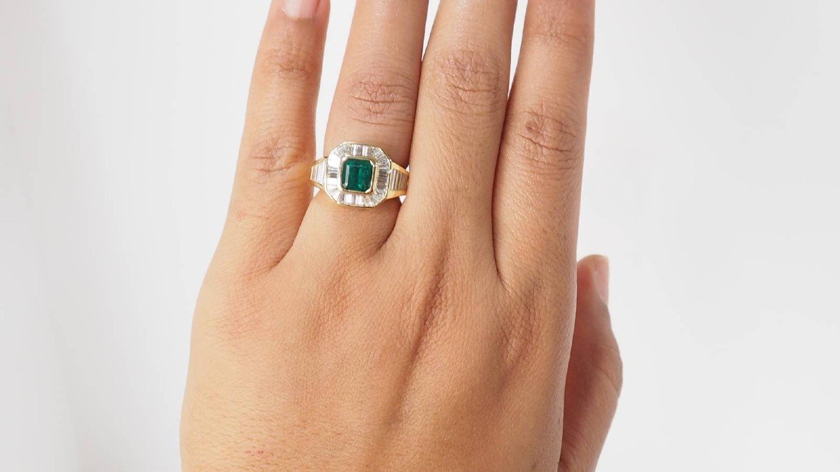 Vintage Ring In Yellow Gold, Emerald And Diamonds-photo-2