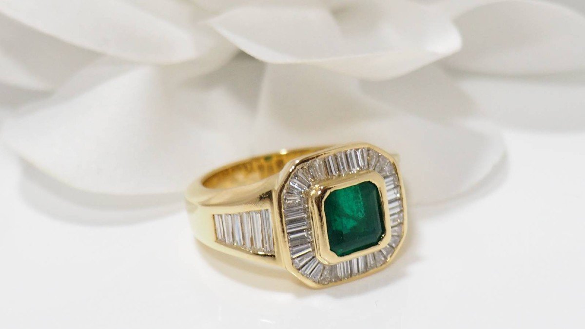 Vintage Ring In Yellow Gold, Emerald And Diamonds-photo-3