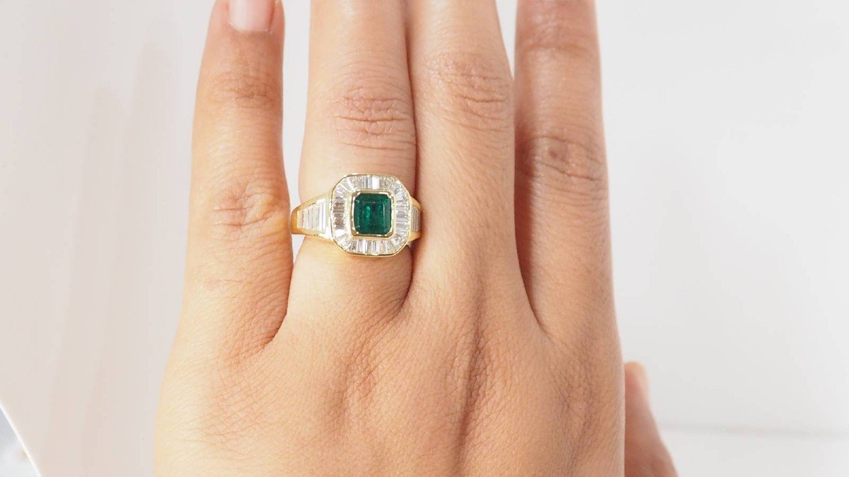 Vintage Ring In Yellow Gold, Emerald And Diamonds-photo-4