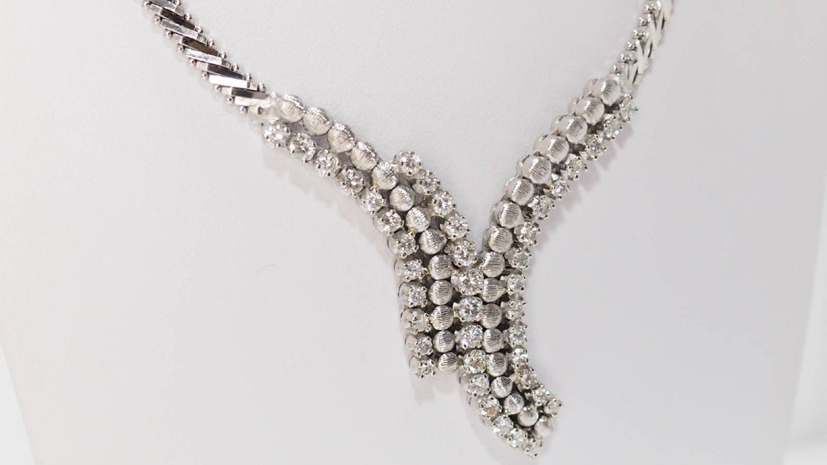 Necklace In White Gold And Diamonds-photo-4