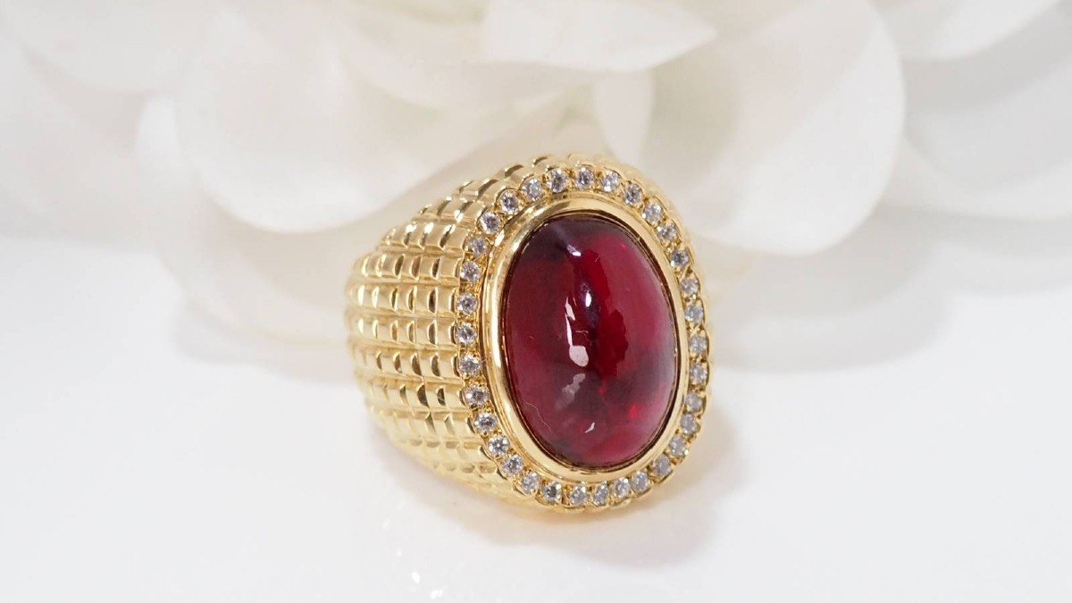 Bague Chevalière En Or Jaune Cabochon Pierre Rouge Et Diamants-photo-3