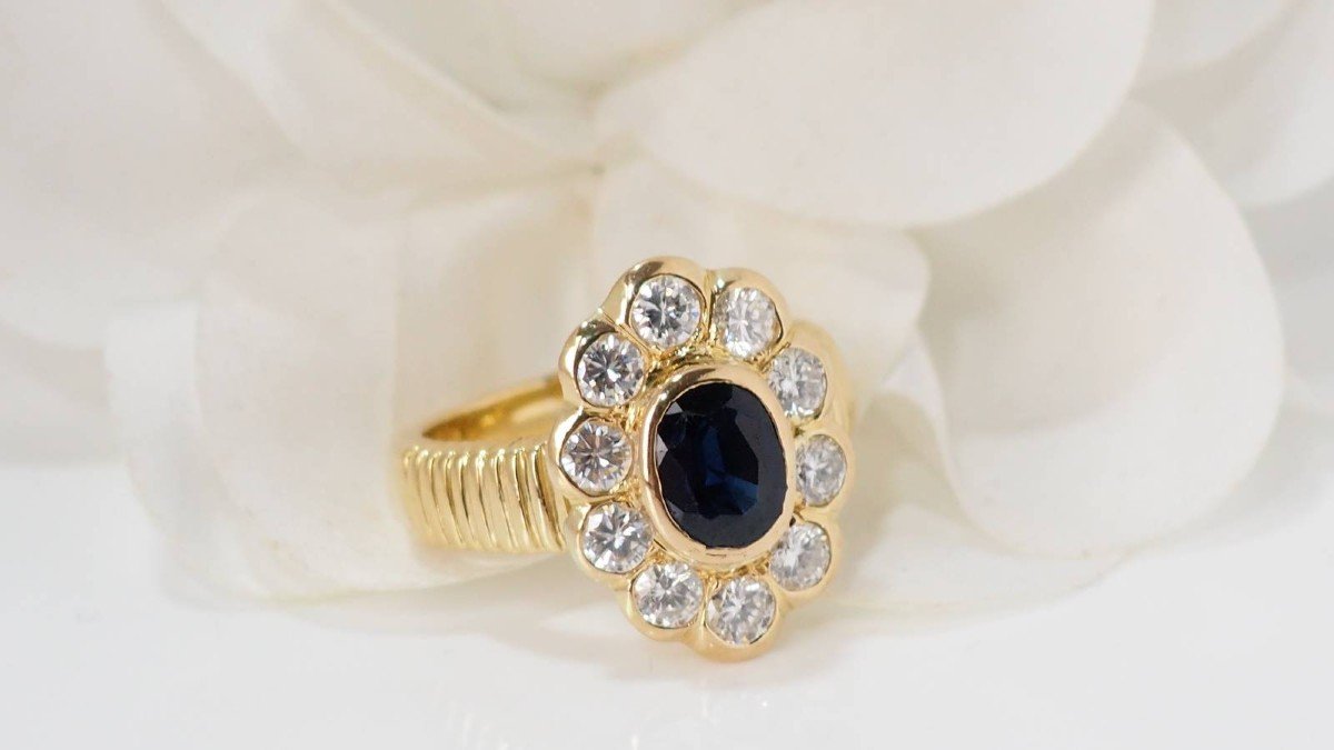 Entourage Ring In Yellow Gold, Oval Sapphire And Diamonds-photo-3