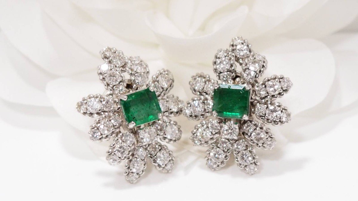 Earrings In White Gold Diamonds And Emeralds-photo-2