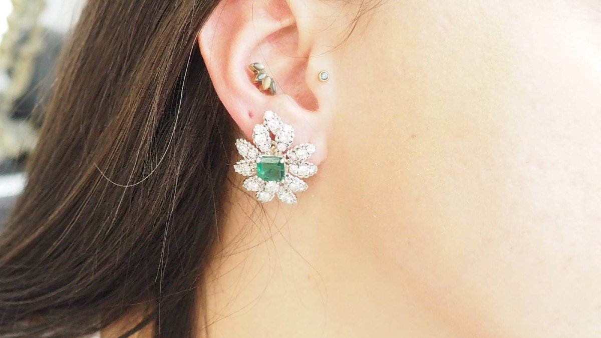 Earrings In White Gold Diamonds And Emeralds-photo-3