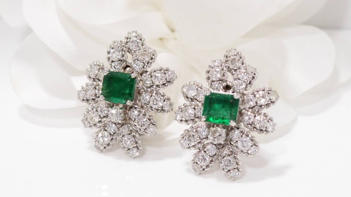 Earrings In White Gold Diamonds And Emeralds-photo-4