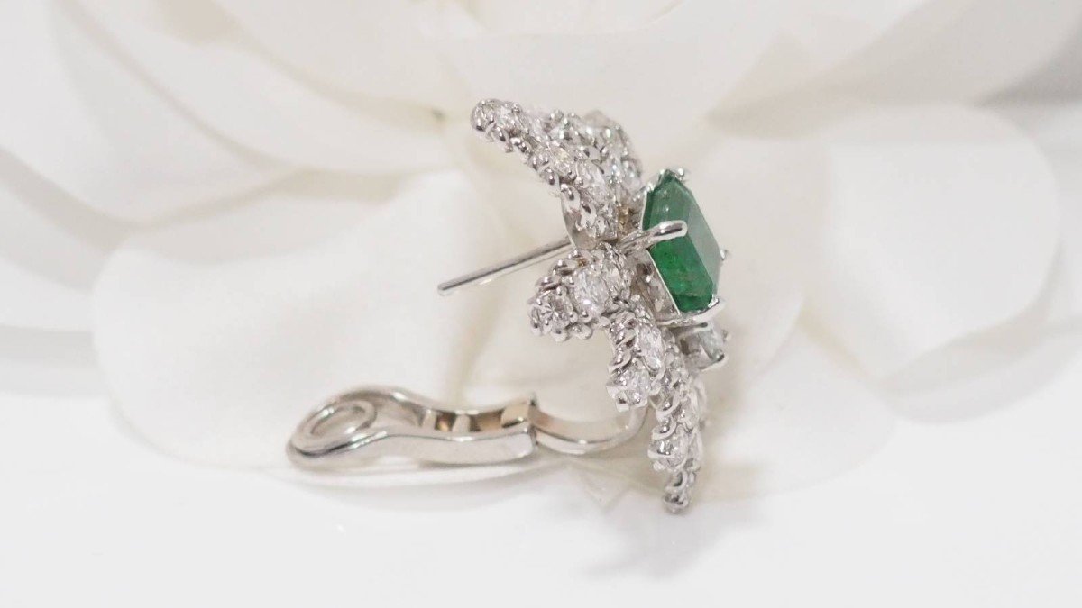 Earrings In White Gold Diamonds And Emeralds-photo-2