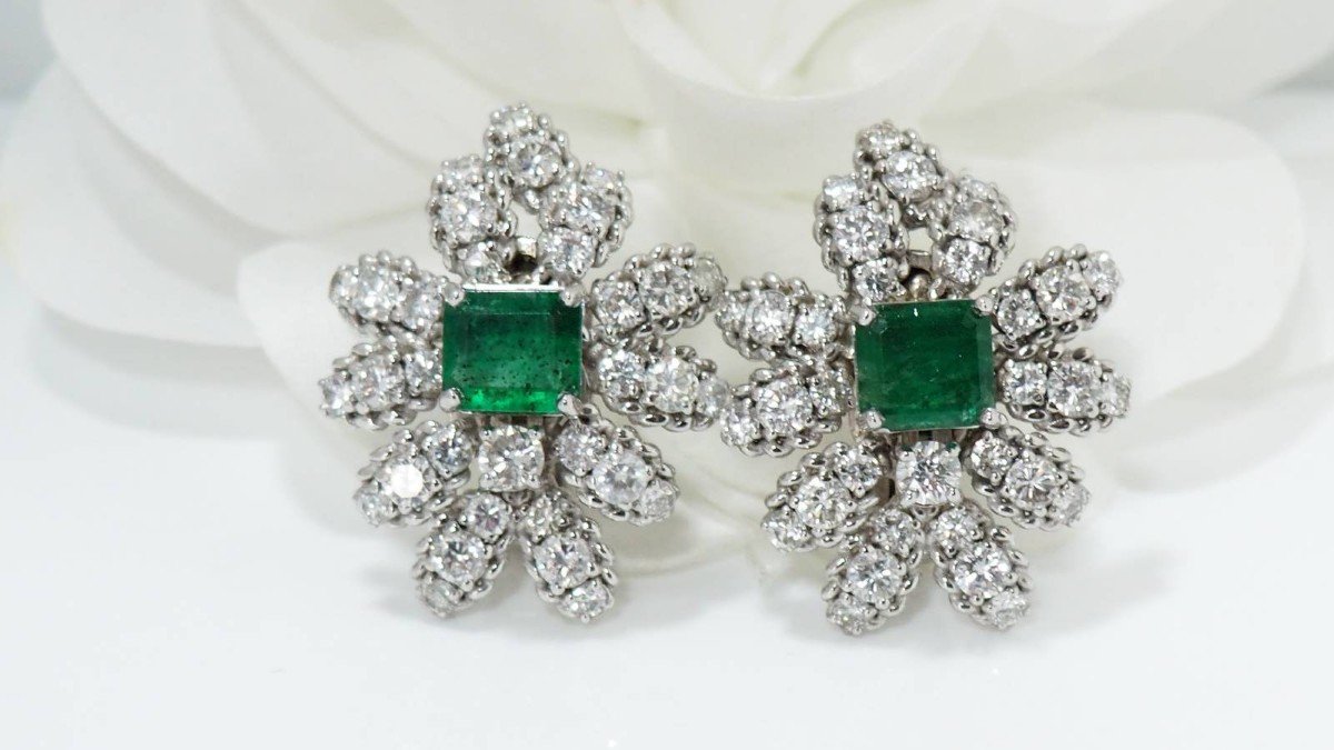 Earrings In White Gold Diamonds And Emeralds-photo-4