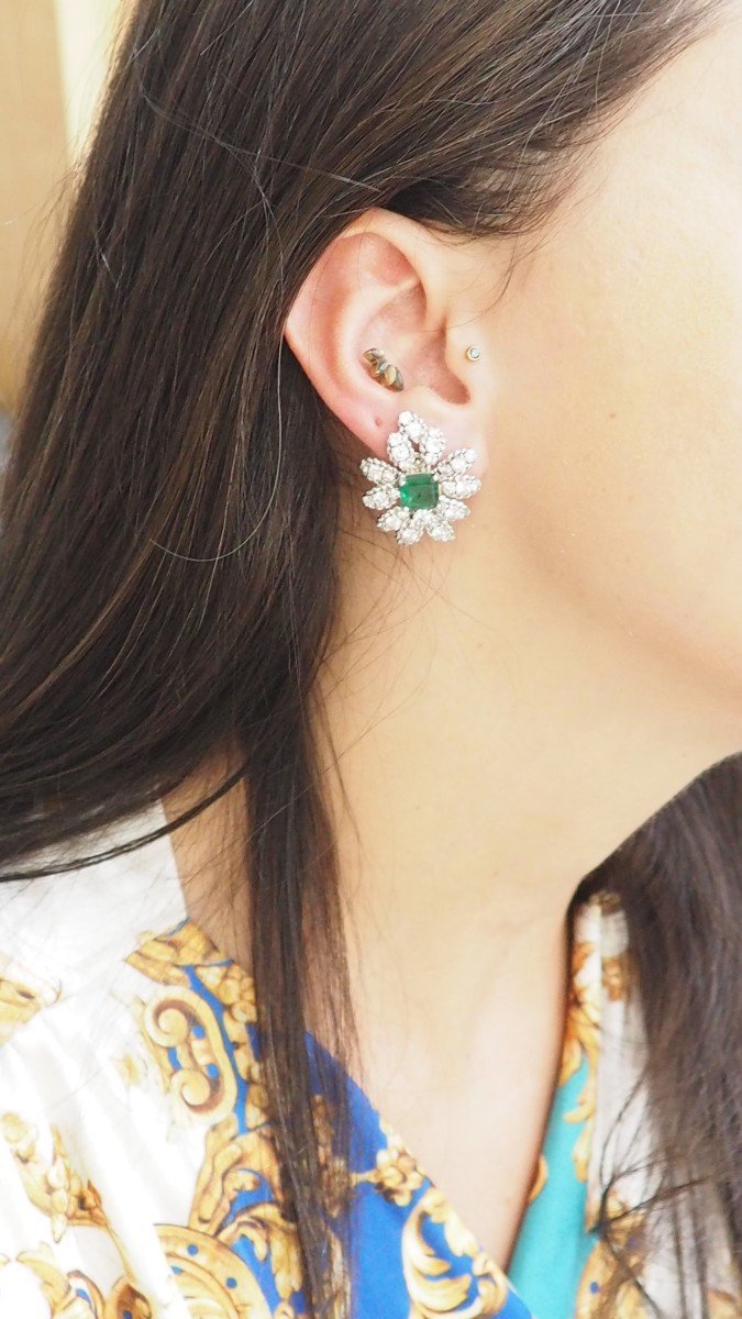 Earrings In White Gold Diamonds And Emeralds-photo-5