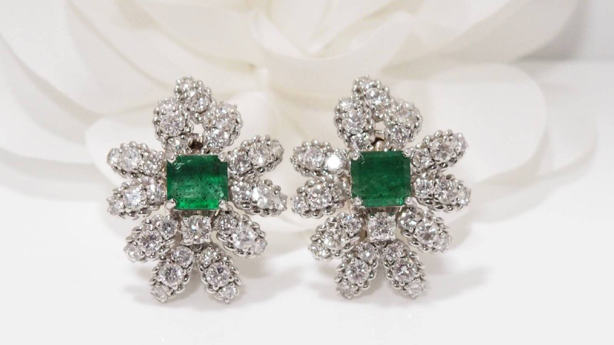 Earrings In White Gold Diamonds And Emeralds