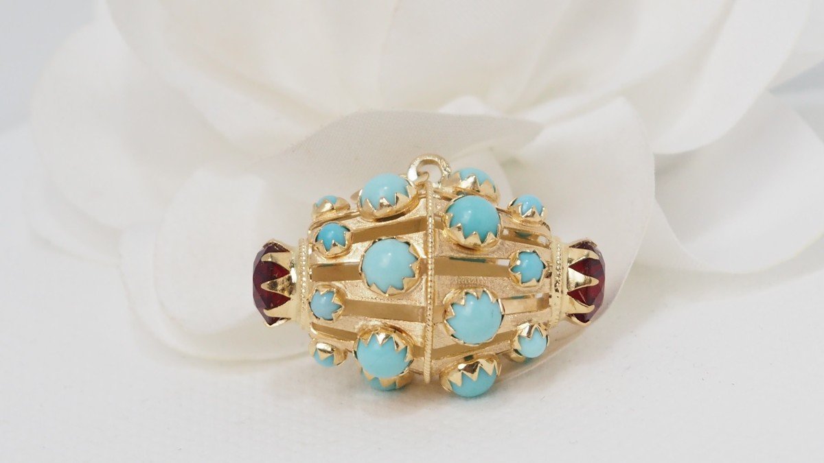 Charm Pendant In Yellow Gold And Turquoises