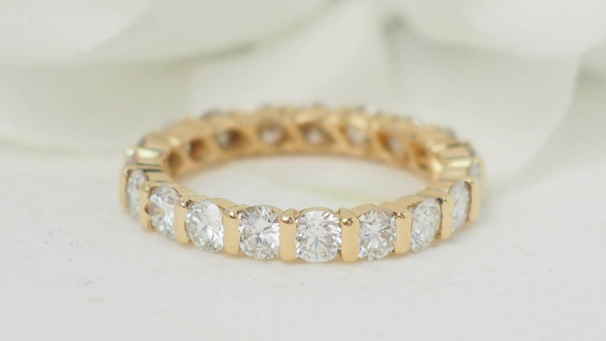 American Wedding Ring In Yellow Gold And Diamonds