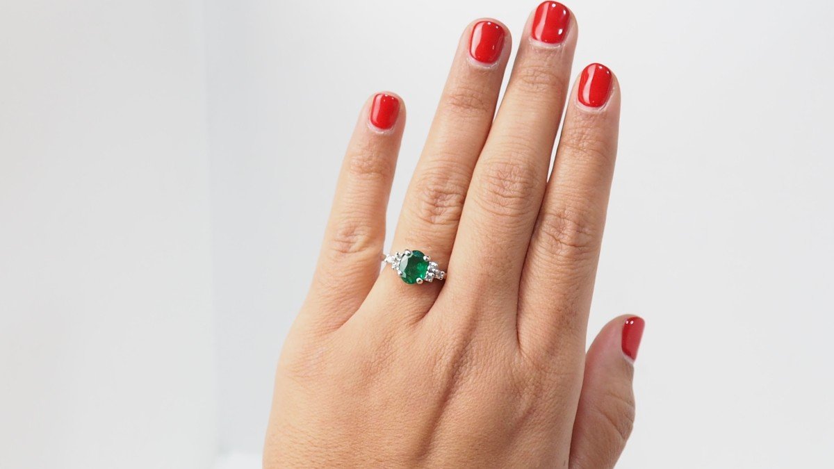 Ring In Yellow Gold, Emerald And Diamonds-photo-2