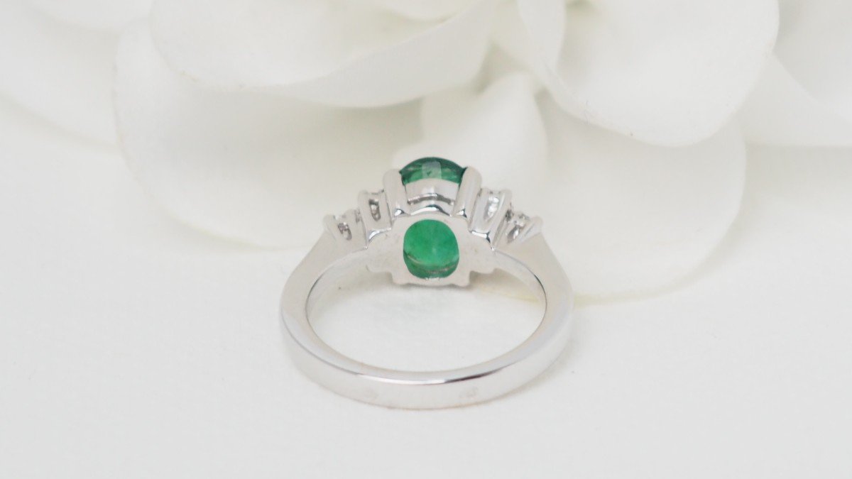 Ring In Yellow Gold, Emerald And Diamonds-photo-3