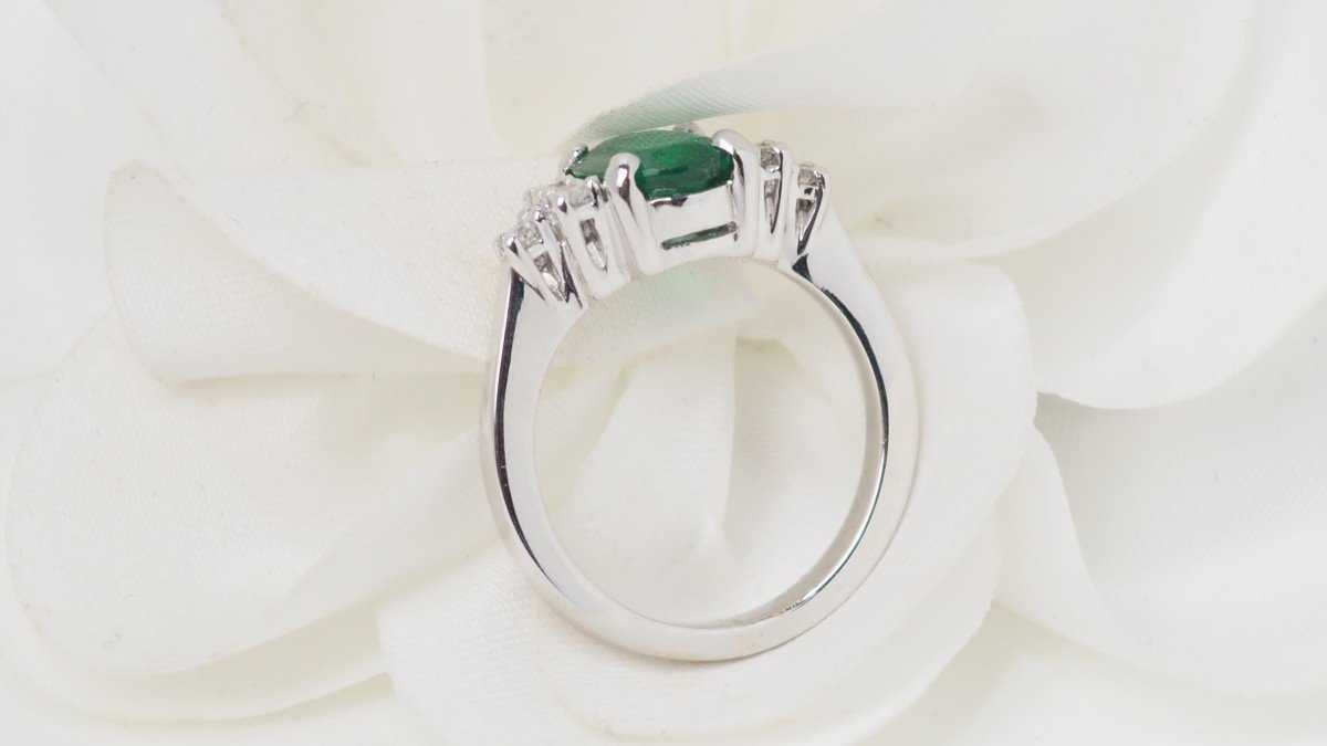 Ring In Yellow Gold, Emerald And Diamonds-photo-5