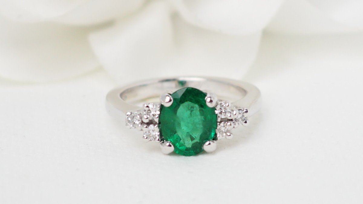 Ring In Yellow Gold, Emerald And Diamonds