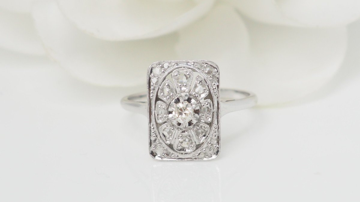 Art Deco Ring In White Gold And Diamonds