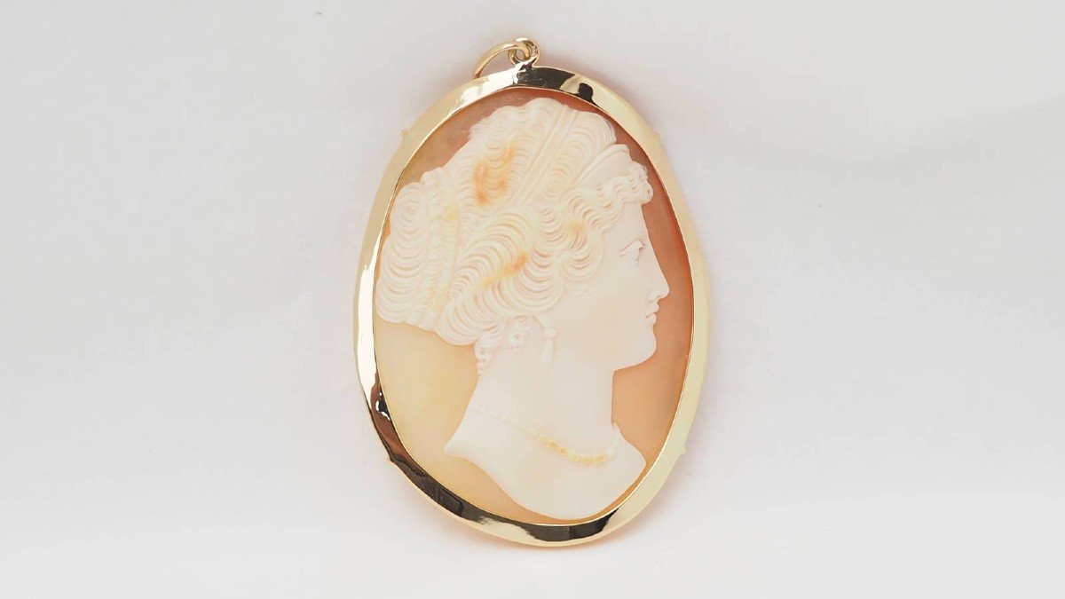 Cameo Pendant In Yellow Gold-photo-4